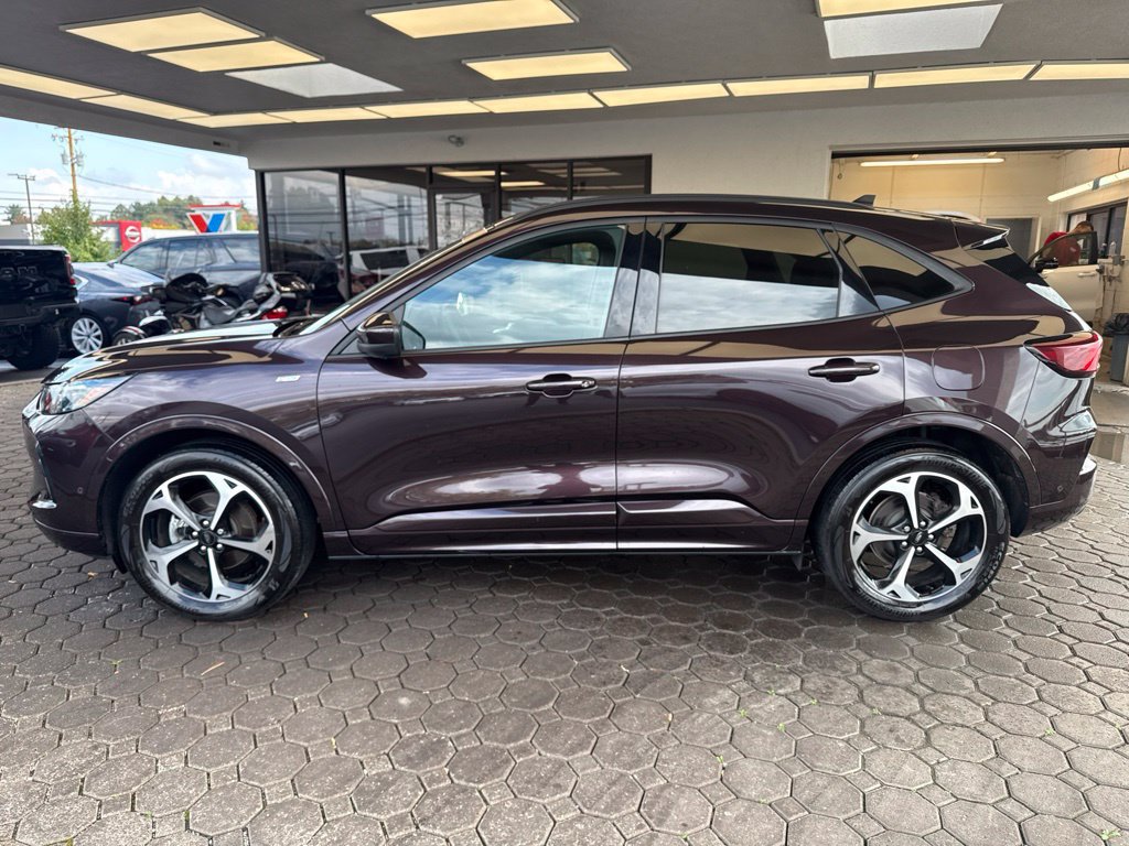 Certified 2023 Ford Escape ST-Line Elite w/ Premium Technology Package AWD/4WD image 9