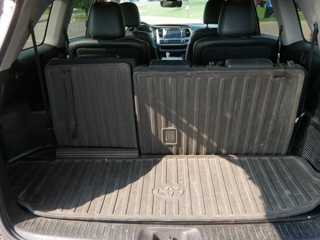 Used 2019 Toyota Highlander XLE AWD/4WD image 10