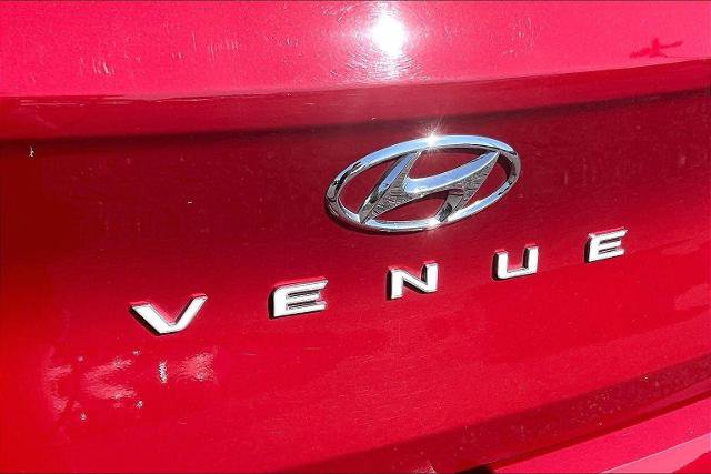 Used 2023 Hyundai Venue Limited FWD image 8
