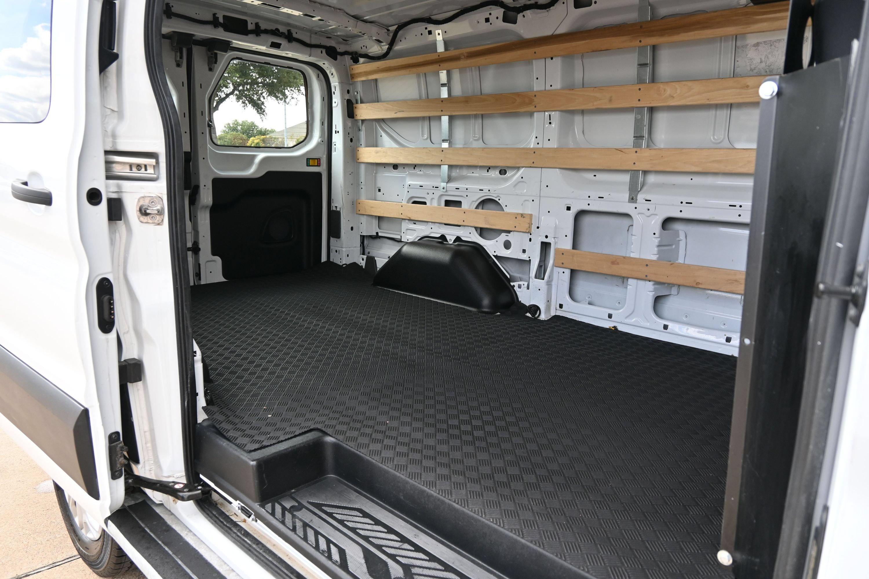 Certified 2025 Ford Transit 250 Low Roof w/ Exterior Upgrade Package RWD image 29