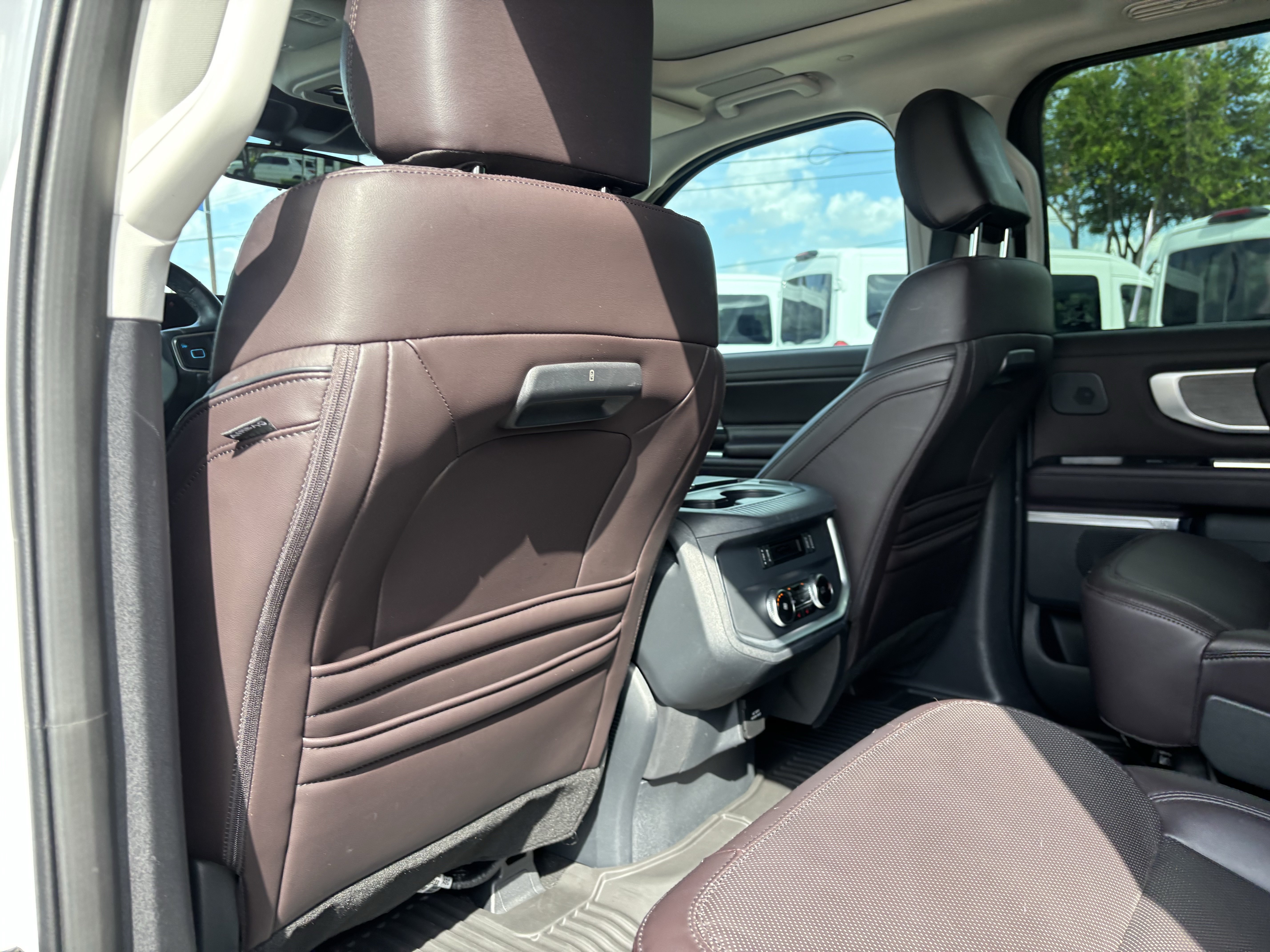 Certified 2025 Ford Expedition Max Platinum w/ Platinum Ultimate Package AWD/4WD image 17