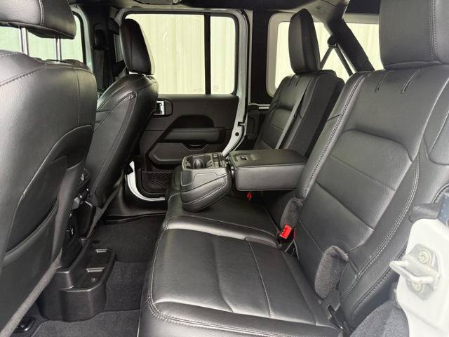 Used 2022 Jeep Wrangler Unlimited Sahara AWD/4WD image 9