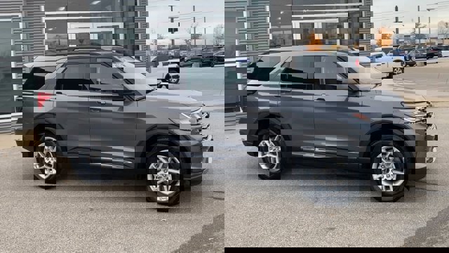 Certified 2025 Ford Explorer Active image 3