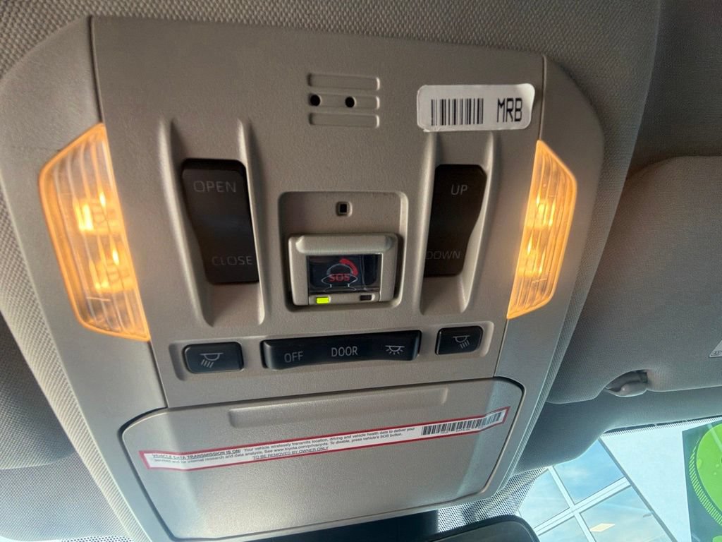 Used 2022 Toyota Highlander XLE AWD/4WD image 24
