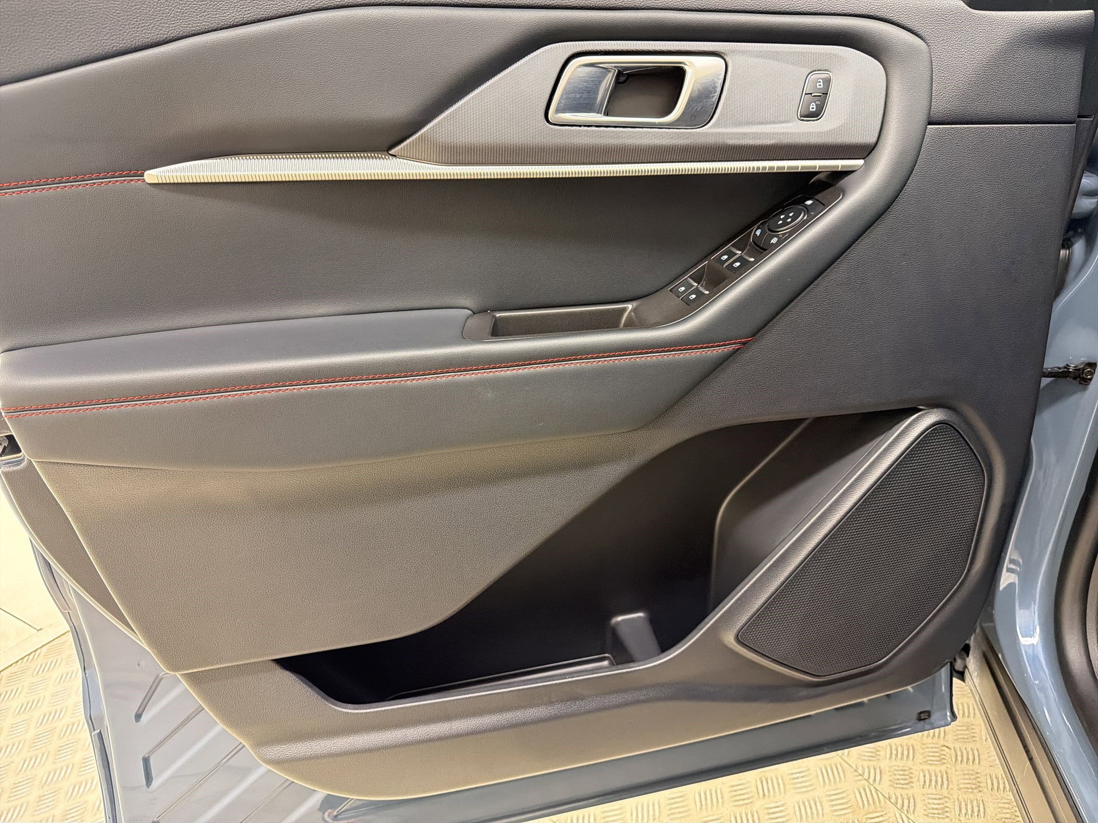 Certified 2025 Ford Explorer ST-Line RWD image 13