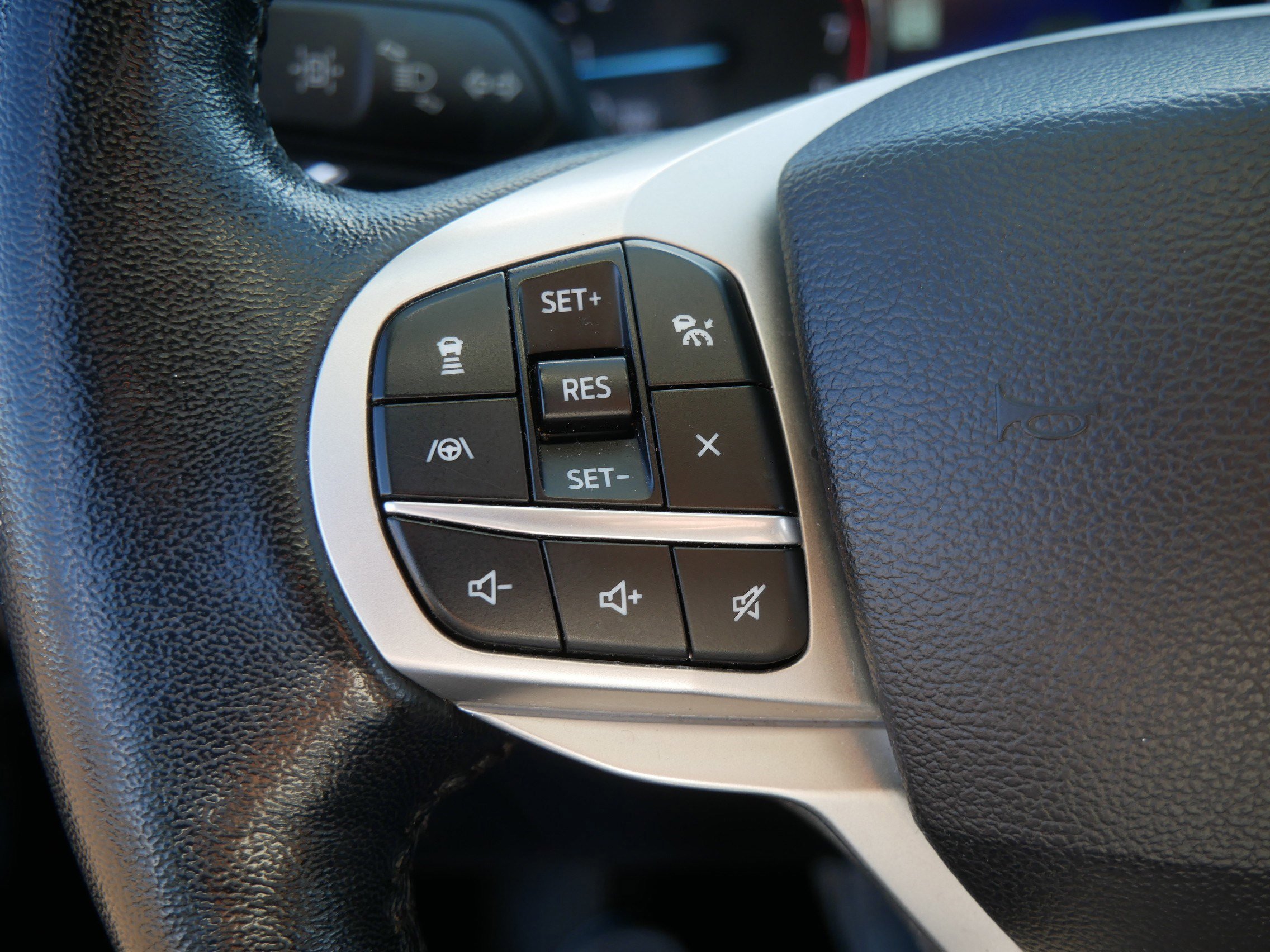 Certified 2022 Ford Explorer XLT w/ Equipment Group 202A image 28