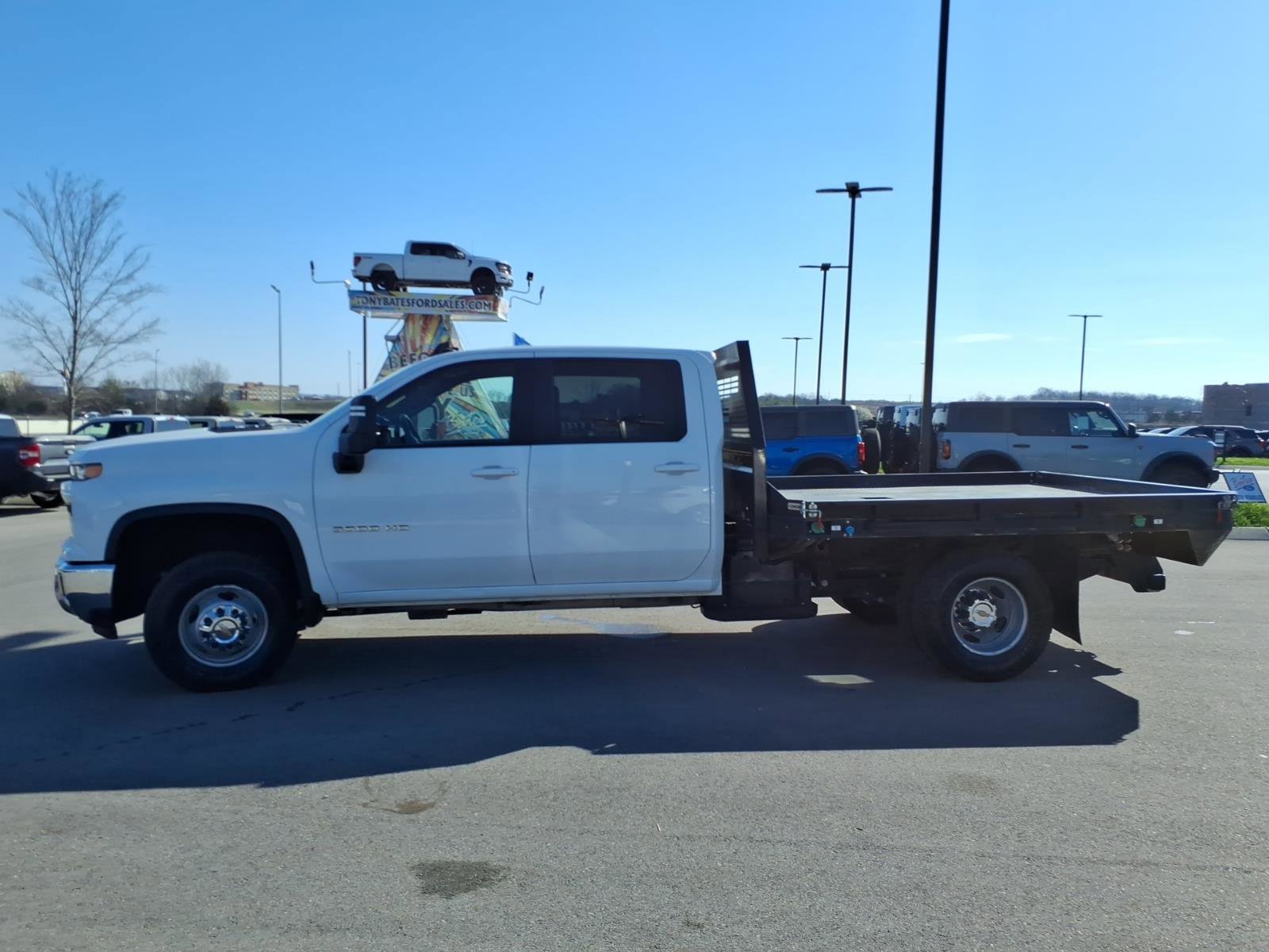 Used 2024 Chevrolet Silverado 3500 LT w/ Convenience Package image 2