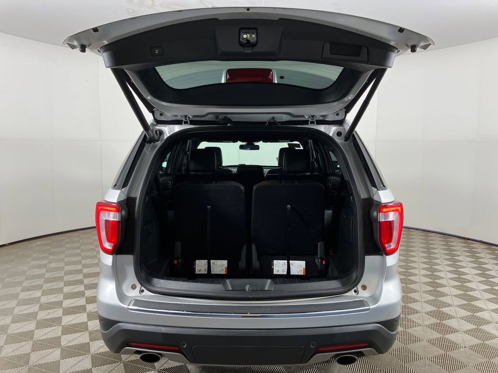 Certified 2018 Ford Explorer XLT w/ Equipment Group 202A image 27