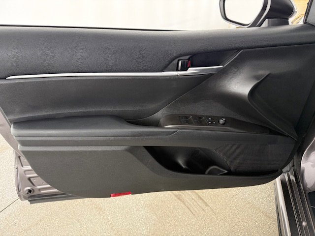 Used 2023 Toyota Camry SE image 7