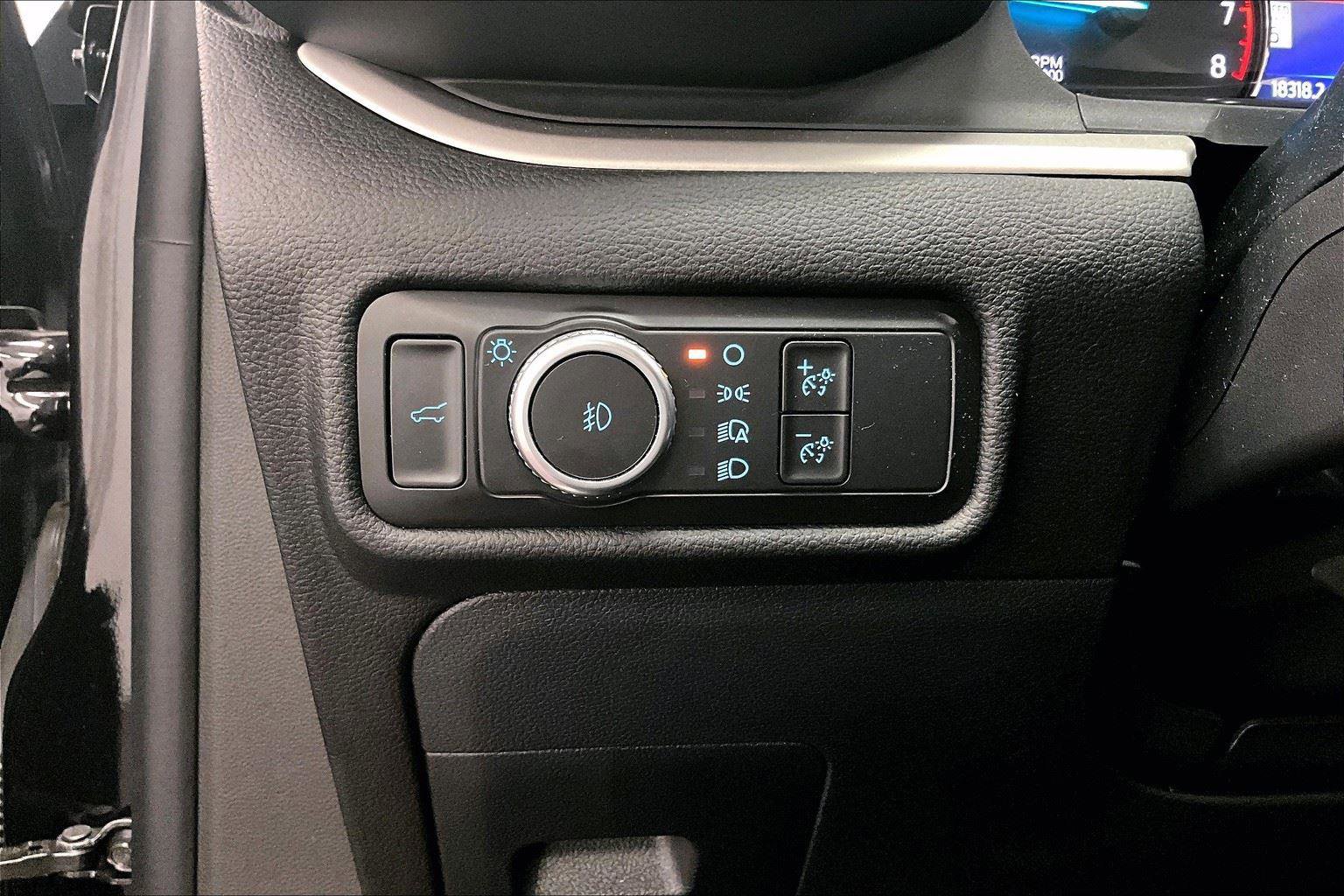 Certified 2021 Ford Explorer XLT w/ Equipment Group 202A image 31