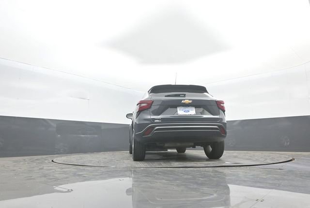 Used 2025 Chevrolet Trax LS w/ LS Convenience Package image 27