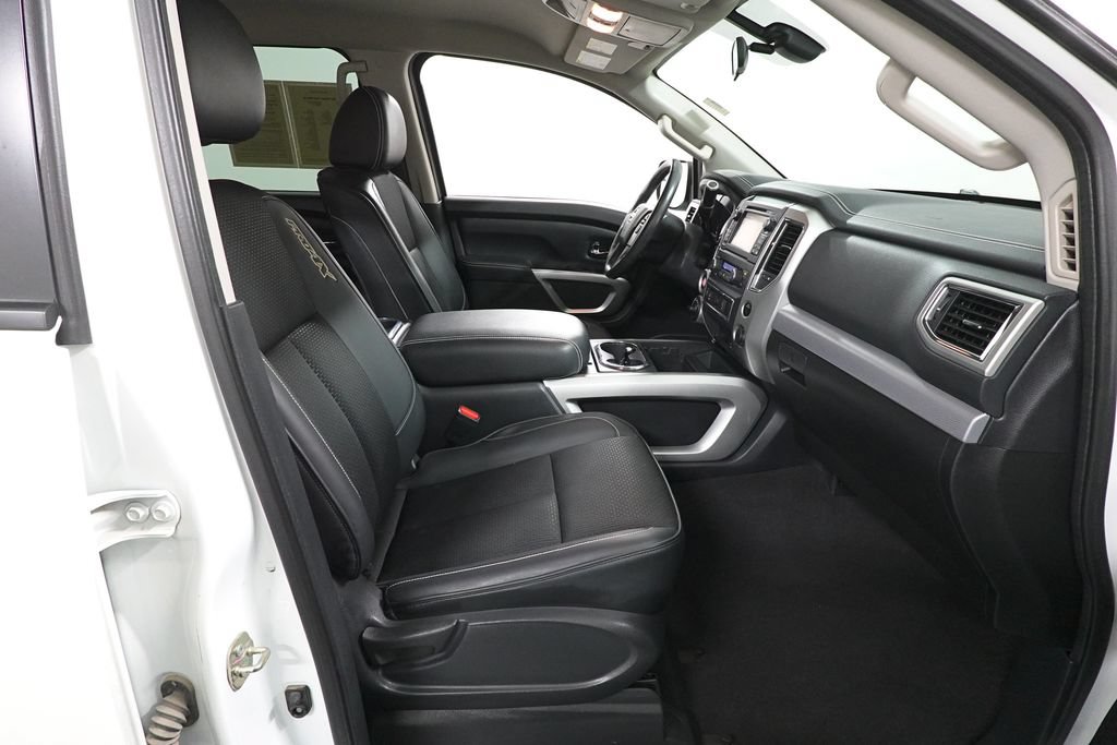 Used 2017 Nissan Titan PRO-4X AWD/4WD image 32