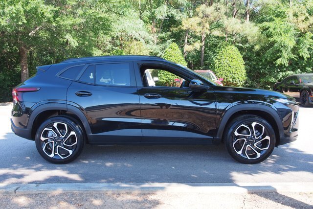 Used 2025 Chevrolet Trax RS w/ Driver Confidence Package FWD image 8