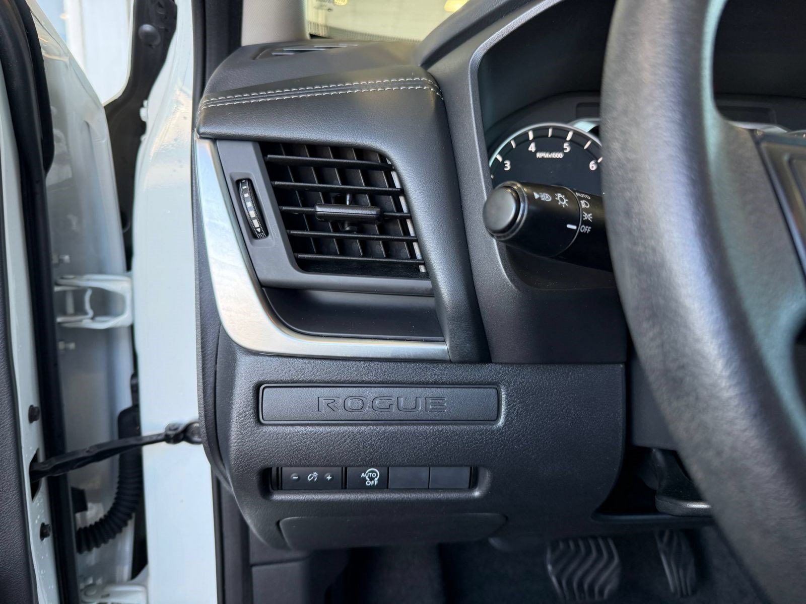 Used 2024 Nissan Rogue S FWD image 21