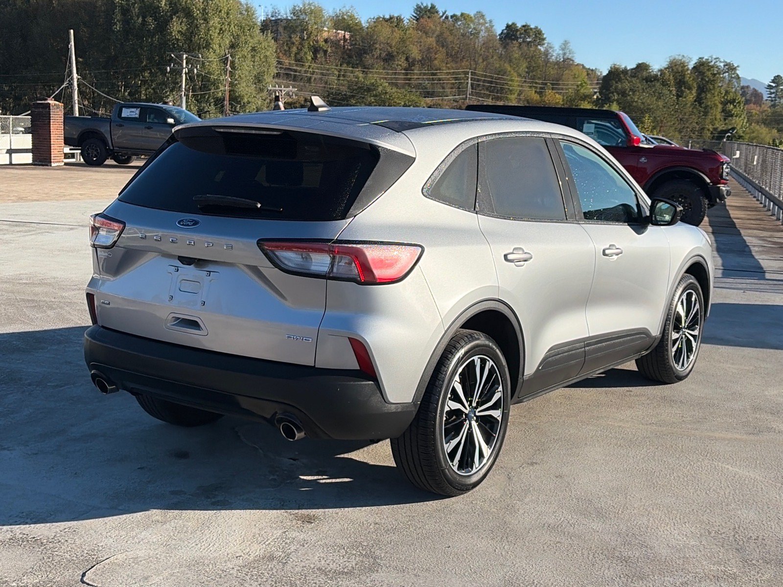 Certified 2022 Ford Escape SE w/ SE Sport Appearance Package AWD/4WD image 3