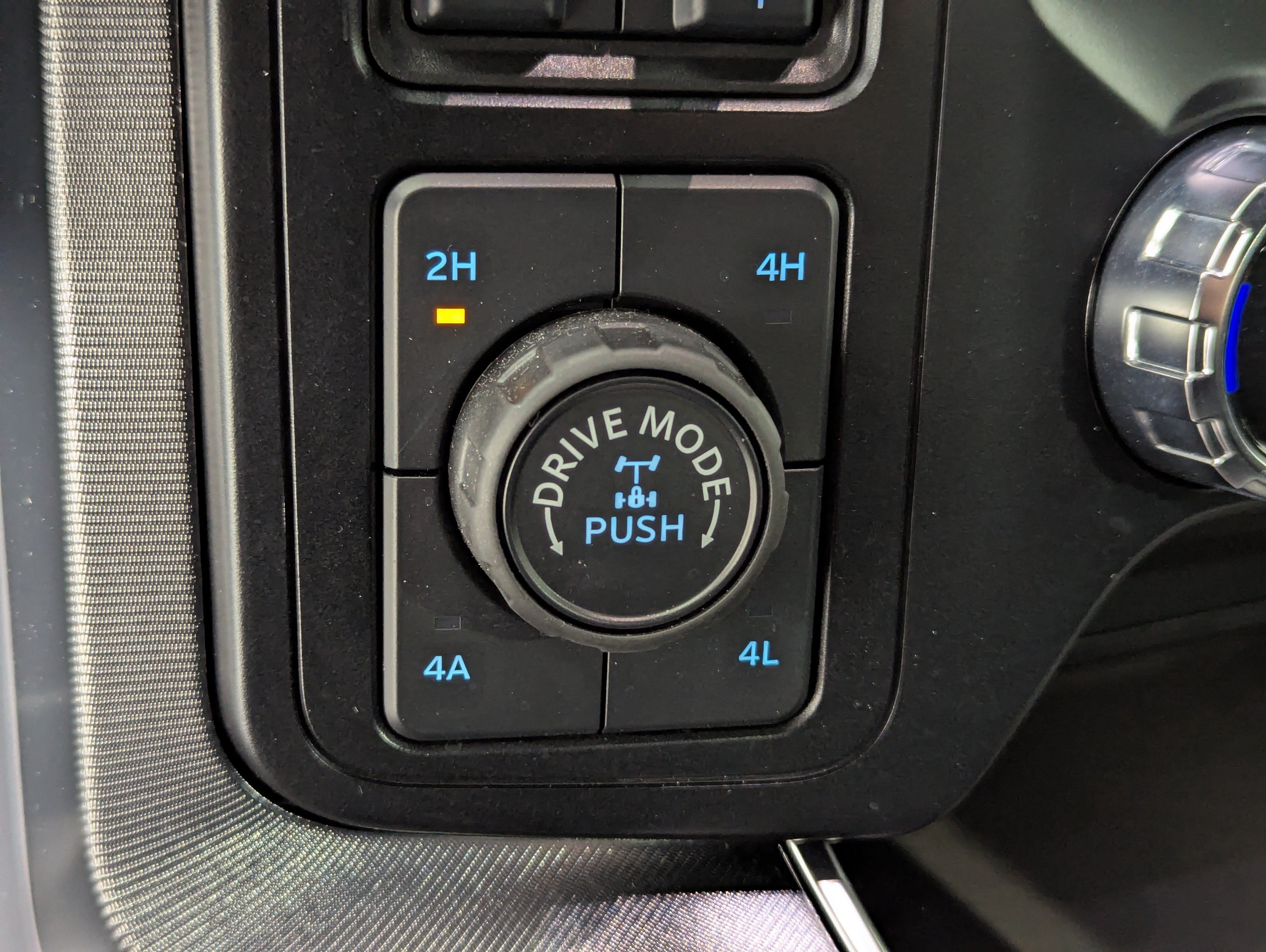 Certified 2024 Ford F150 Platinum w/ FX4 Off-Road Package AWD/4WD image 31