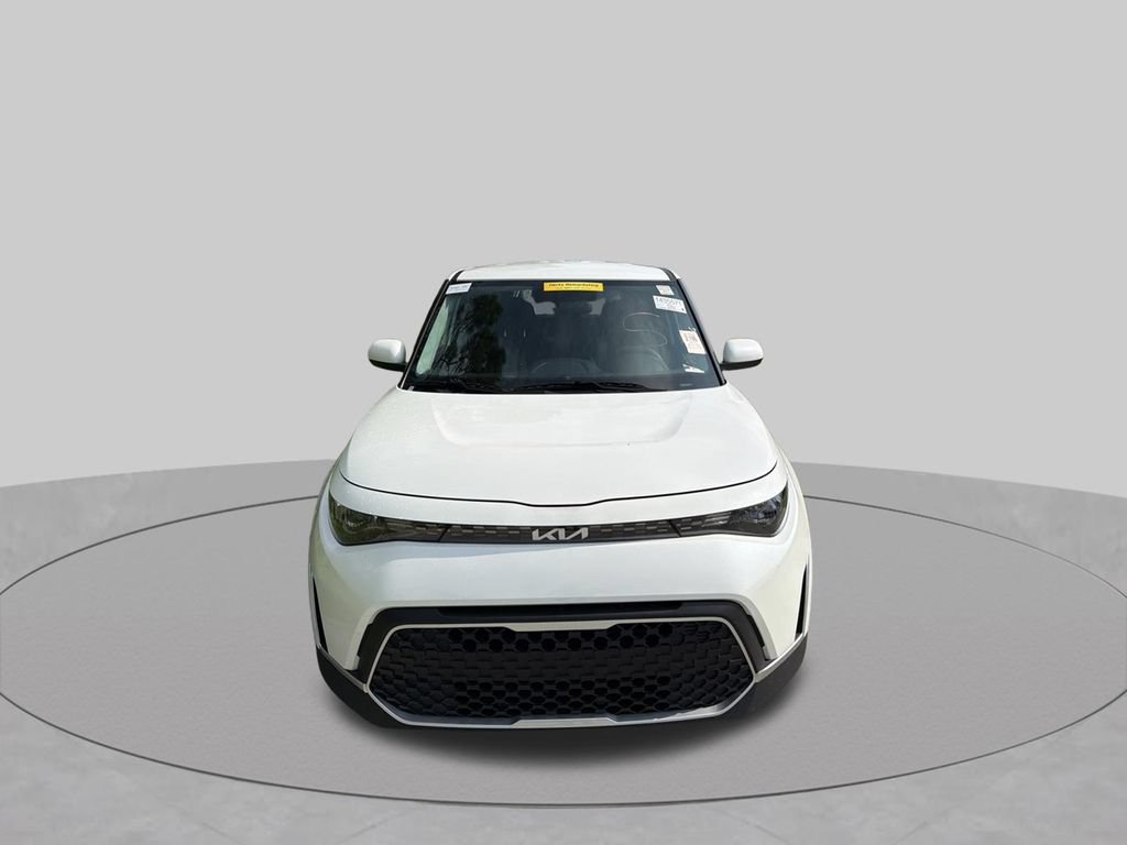 Used 2025 Kia Soul LX w/ LX Technology Package FWD image 3