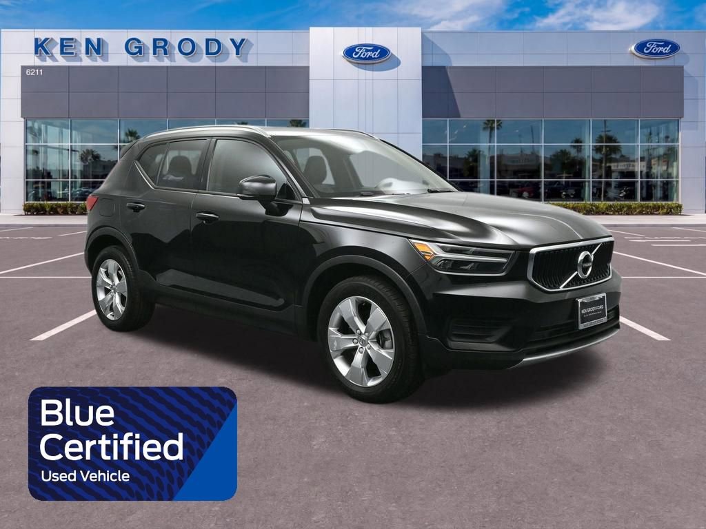 Used 2022 Volvo XC40 T5 Momentum