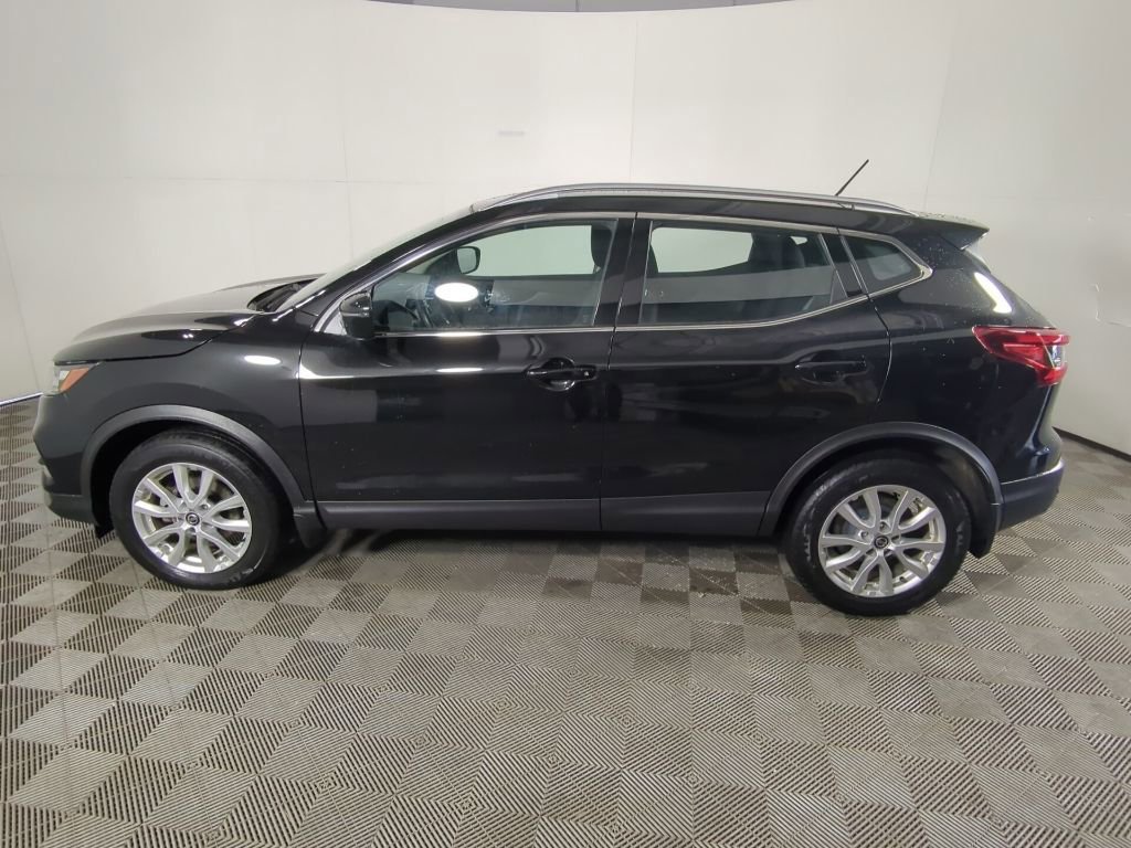 Used 2022 Nissan Rogue Sport SV image 2