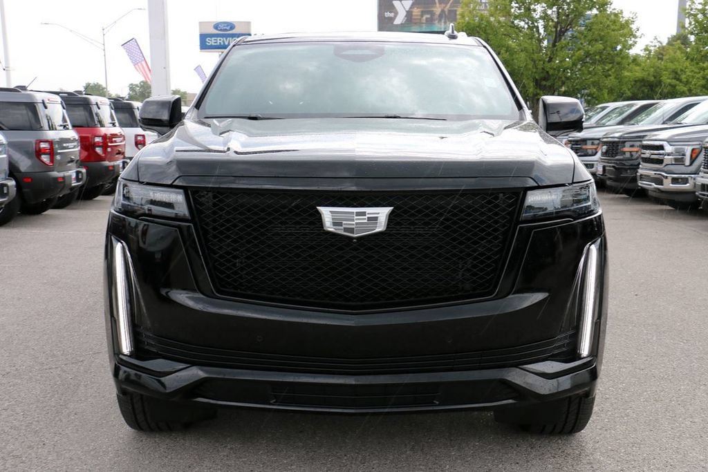 Used 2023 Cadillac Escalade Sport w/ LPO, ONYX Package AWD/4WD image 3