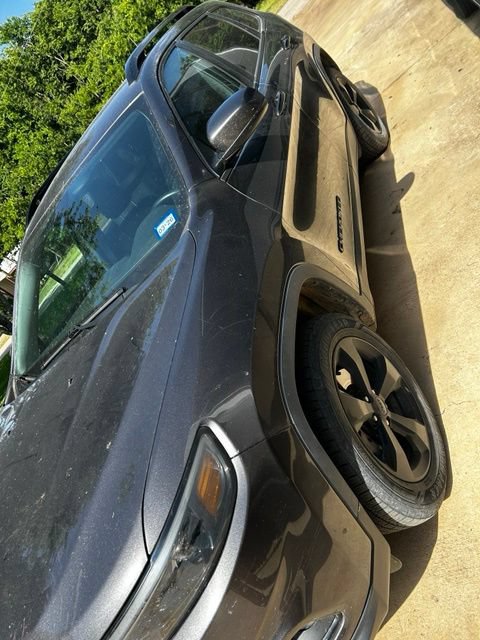 Used 2020 Jeep Cherokee Latitude Plus AWD/4WD image 2