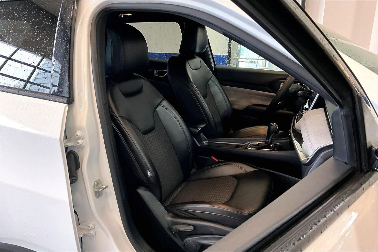 Used 2024 Jeep Compass Latitude AWD/4WD image 8