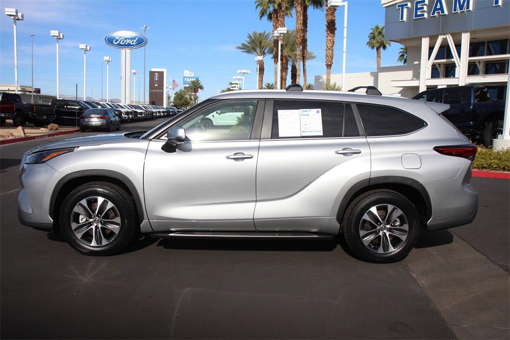 Used 2023 Toyota Highlander XLE image 4