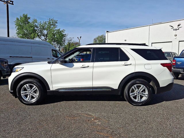 Certified 2022 Ford Explorer XLT w/ Equipment Group 202A AWD/4WD image 2
