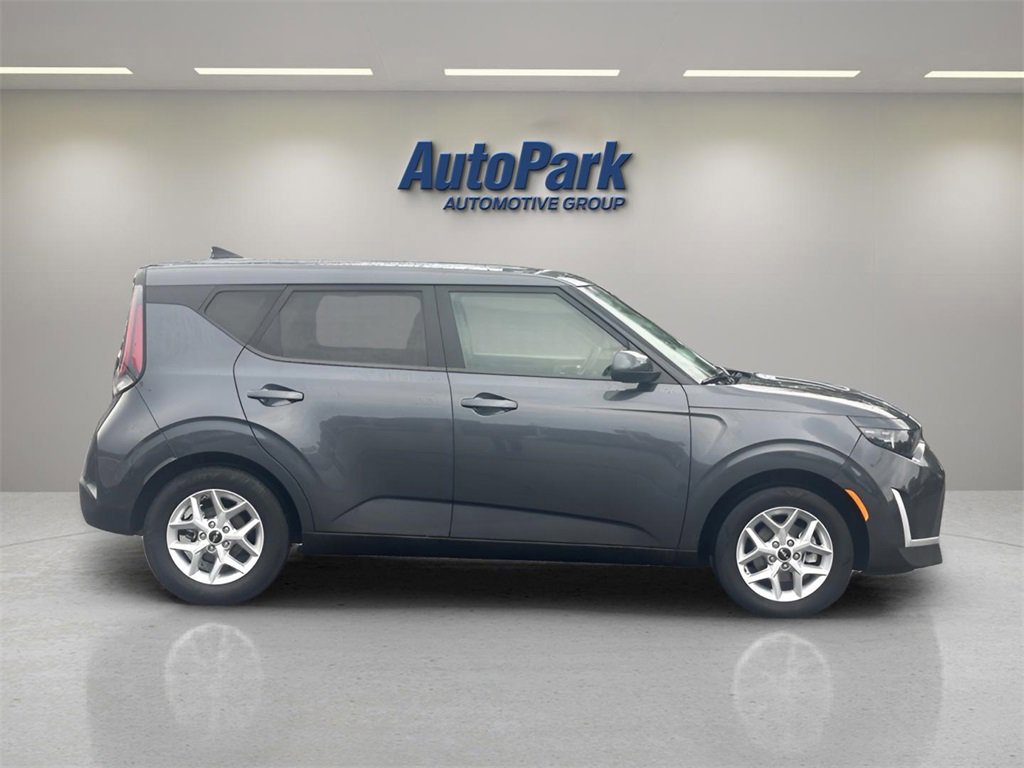 Used 2023 Kia Soul LX w/ LX Technology Package image 6