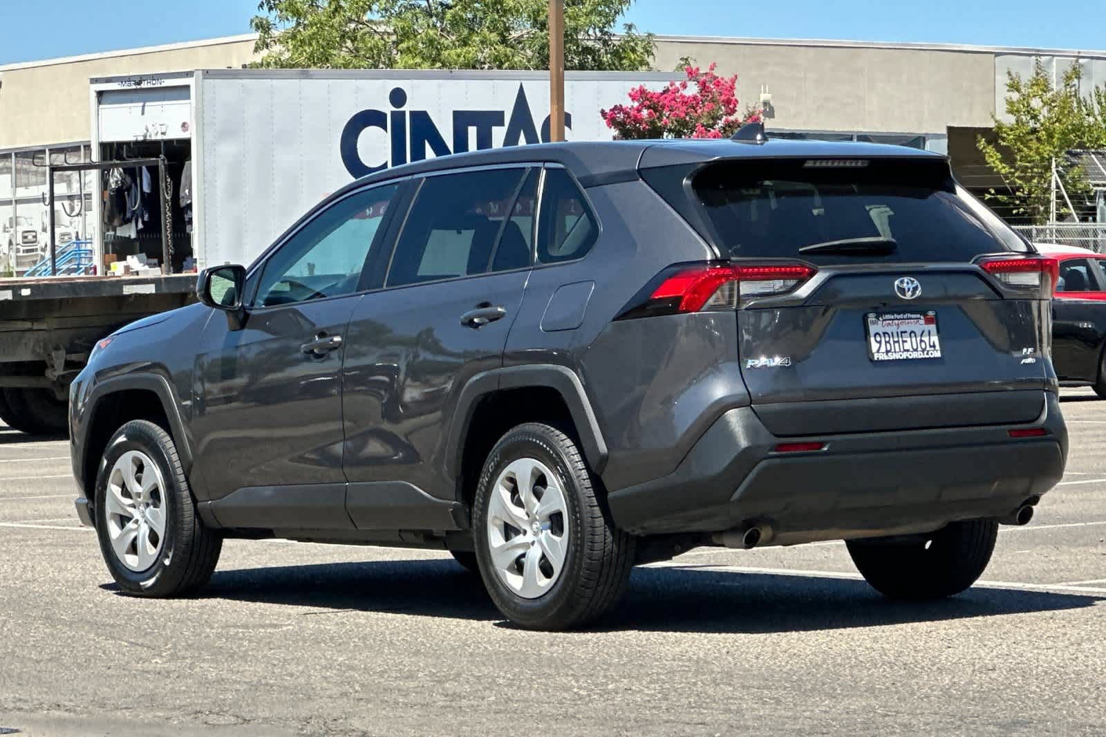 Used 2022 Toyota RAV4 LE AWD/4WD image 7