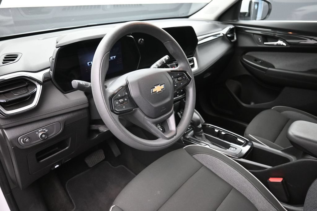 Used 2025 Chevrolet TrailBlazer LT FWD image 18