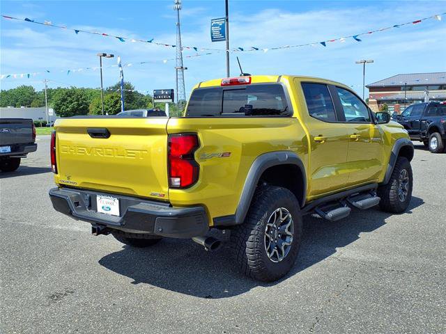 Used 2023 Chevrolet Colorado ZR2 w/ ZR2 Convenience Package III AWD/4WD image 2
