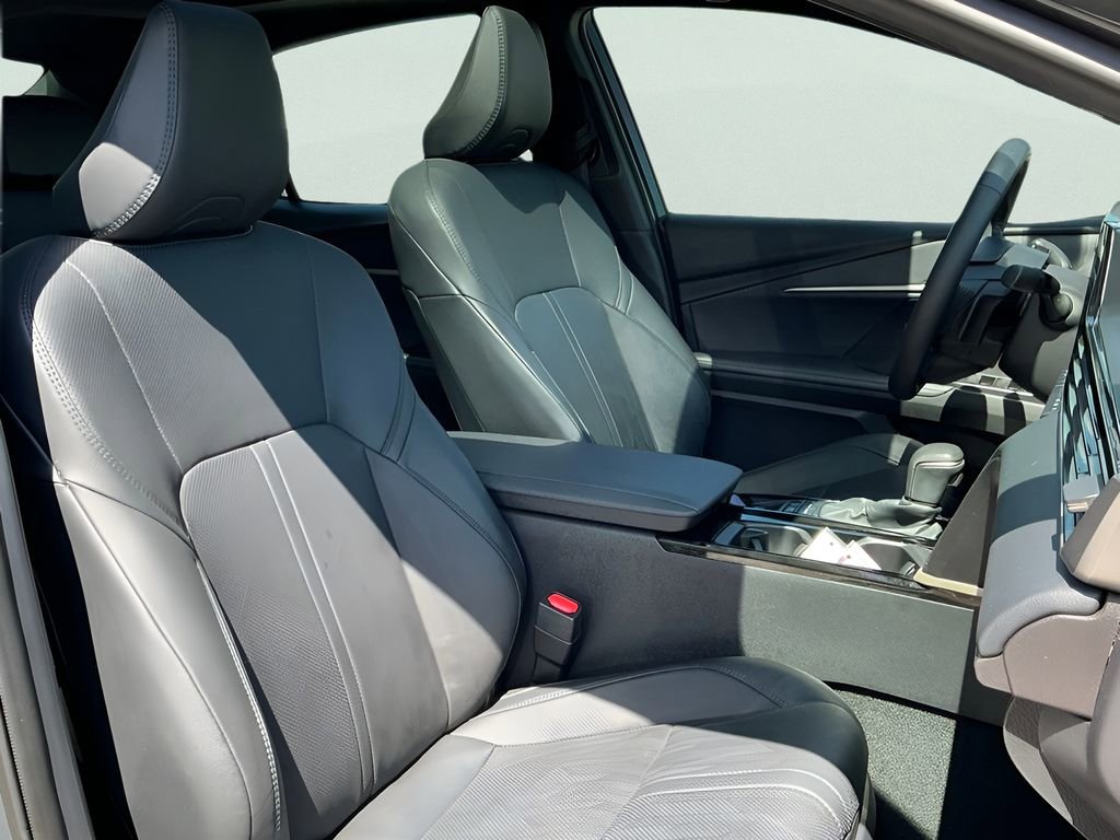 Used 2025 Toyota Camry XSE FWD image 38