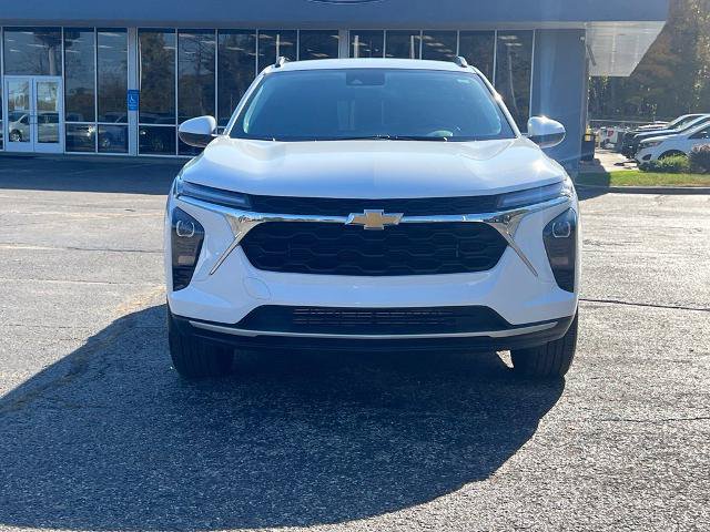 Used 2025 Chevrolet Trax LT w/ LT Convenience Package FWD image 2