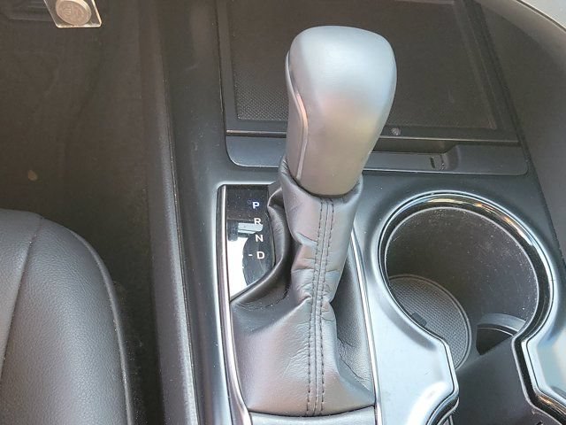Used 2018 Toyota Camry SE FWD image 26