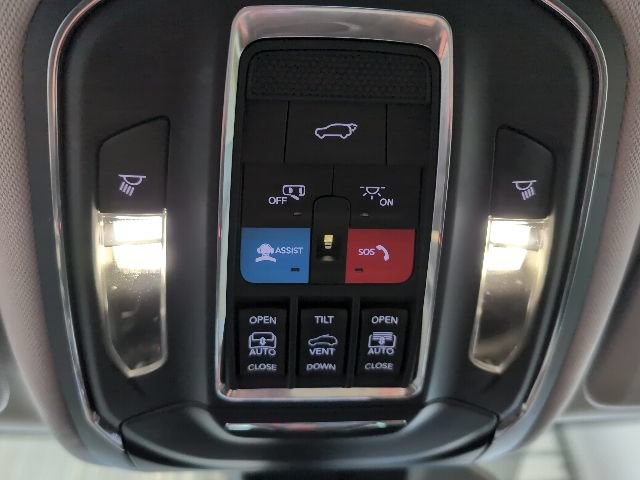 Used 2023 Jeep Grand Cherokee L Limited w/ Luxury Tech Group II AWD/4WD image 28