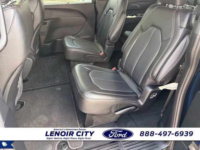 Used 2023 Chrysler Pacifica Touring-L w/ S Appearance Package image 11