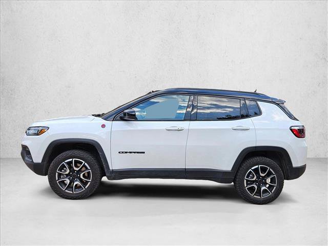 Used 2025 Jeep Compass Trailhawk AWD/4WD image 9