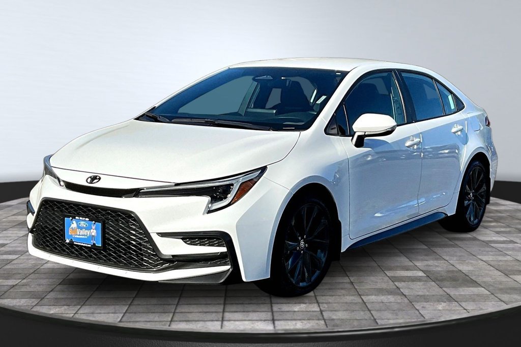 Used 2024 Toyota Corolla SE w/ SE Convenience Package FWD image 4