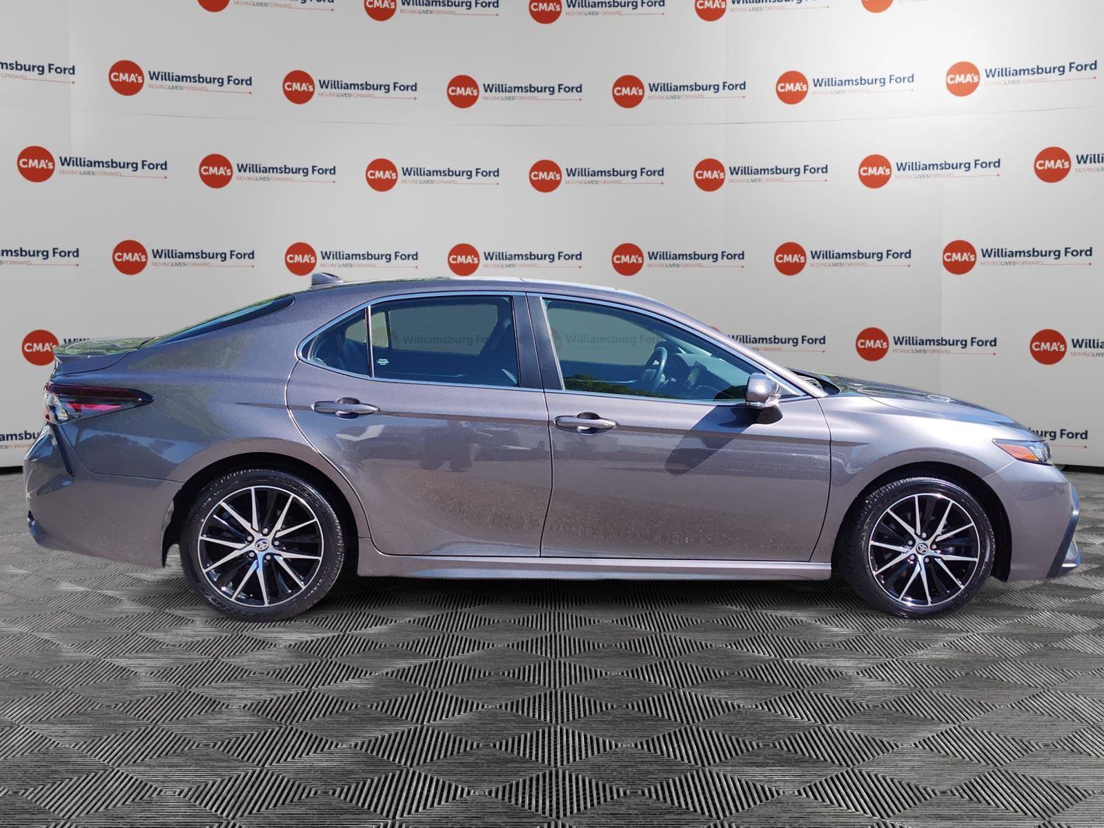 Used 2024 Toyota Camry SE w/ Cold Weather Package FWD image 6