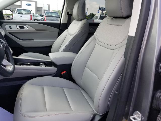 Certified 2025 Ford Explorer Active w/ Active Comfort Package AWD/4WD image 12