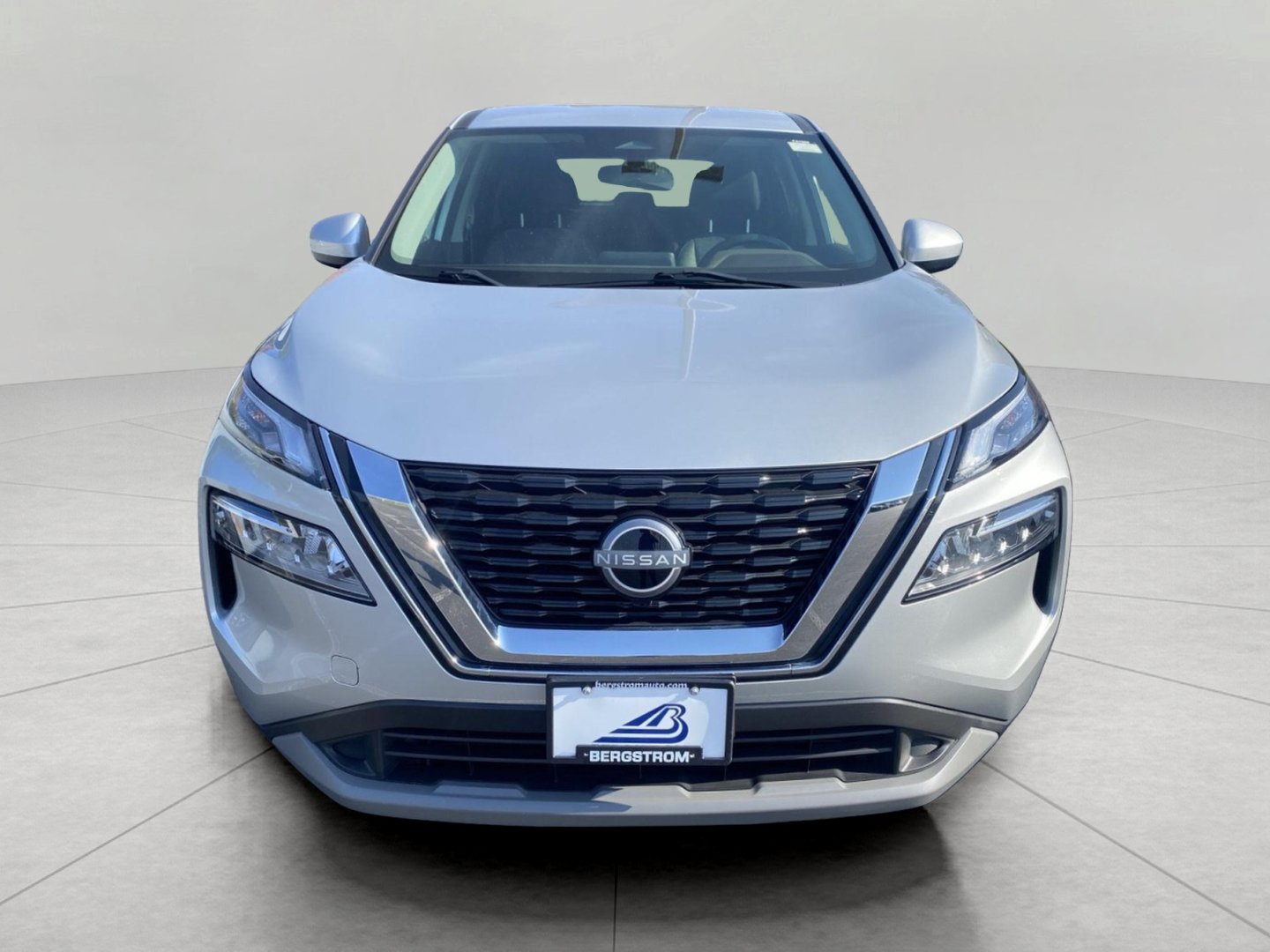 Used 2023 Nissan Rogue SV AWD/4WD image 3