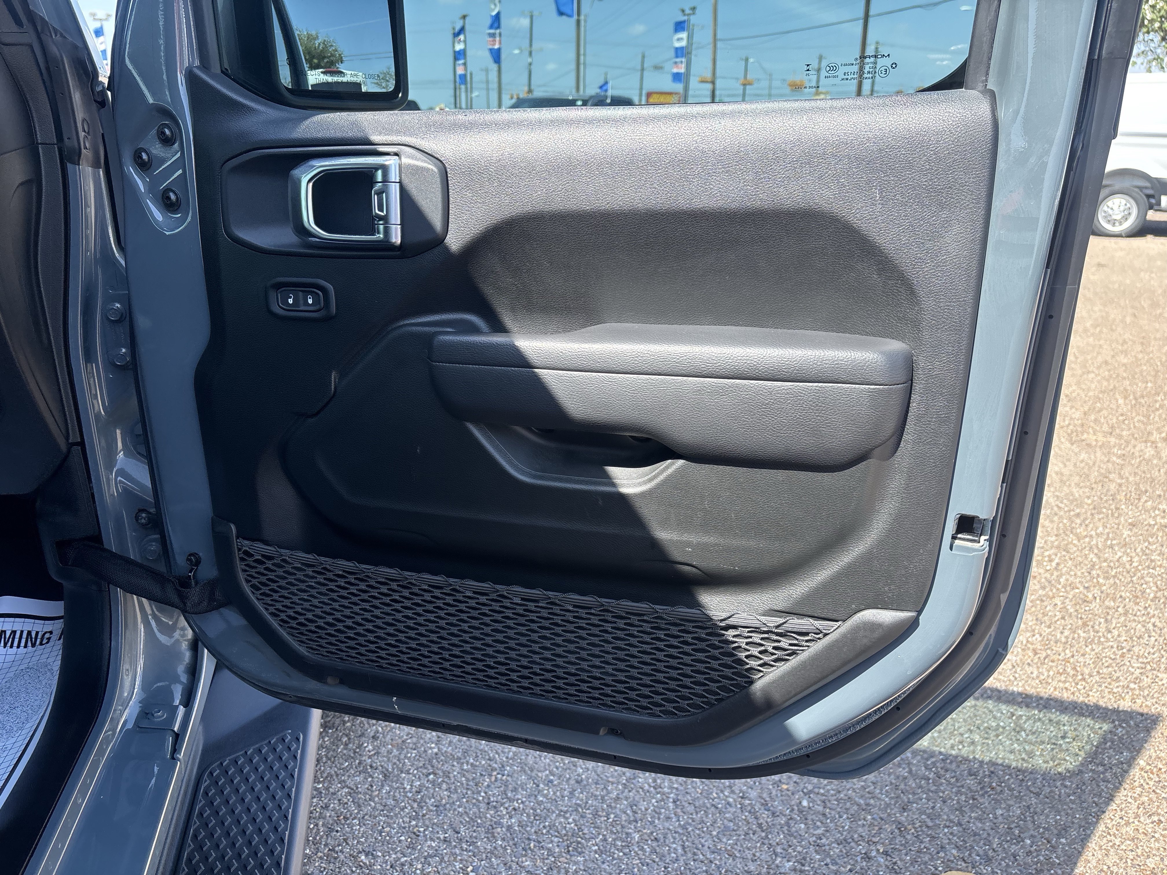 Used 2025 Jeep Gladiator Mojave AWD/4WD image 22