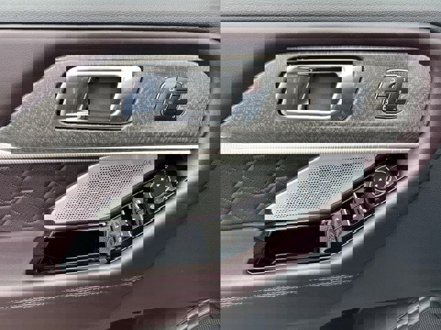 Certified 2025 Ford Explorer Platinum w/ LUX Leather Package image 9