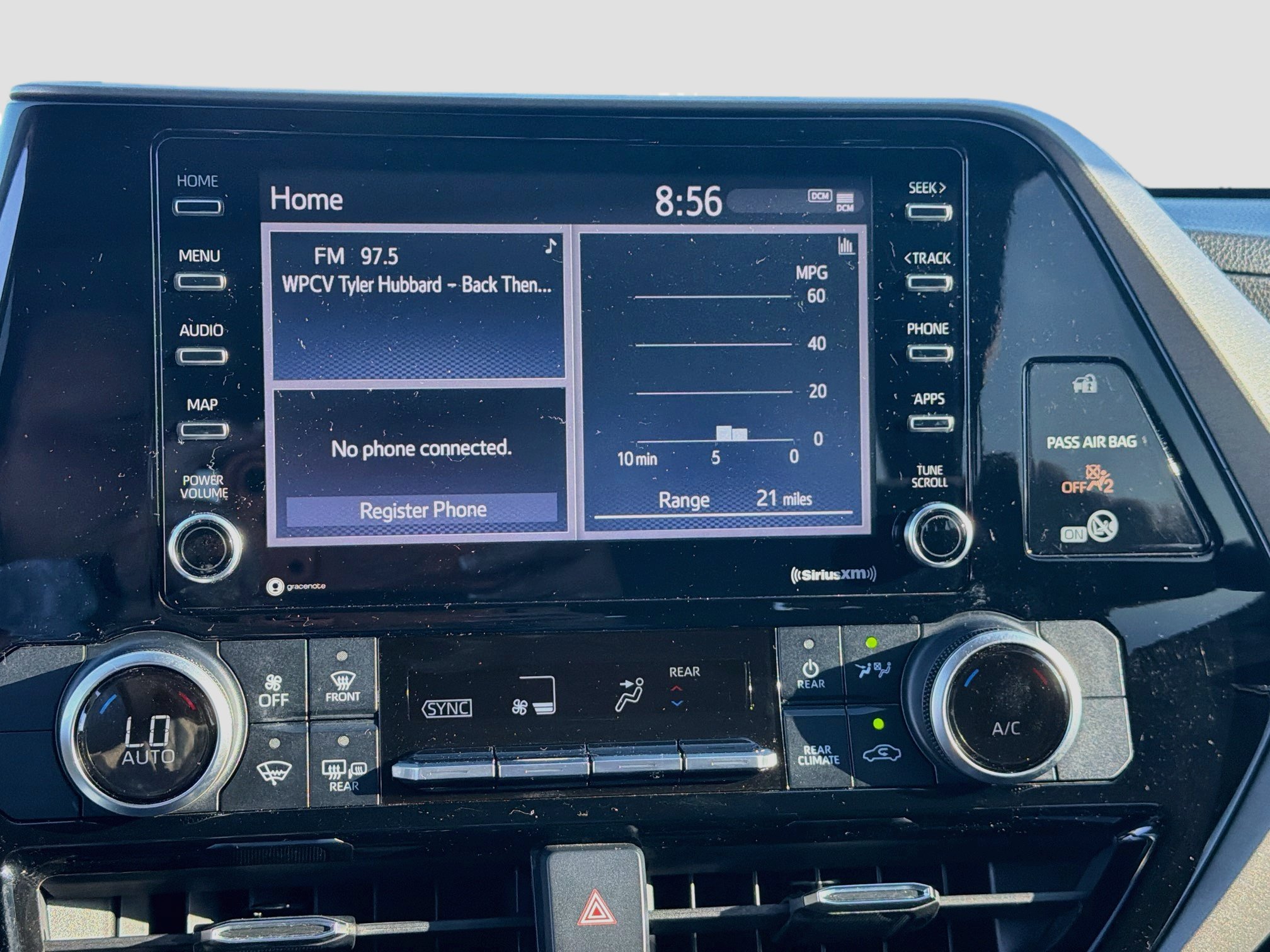 Used 2021 Toyota Highlander L FWD image 18