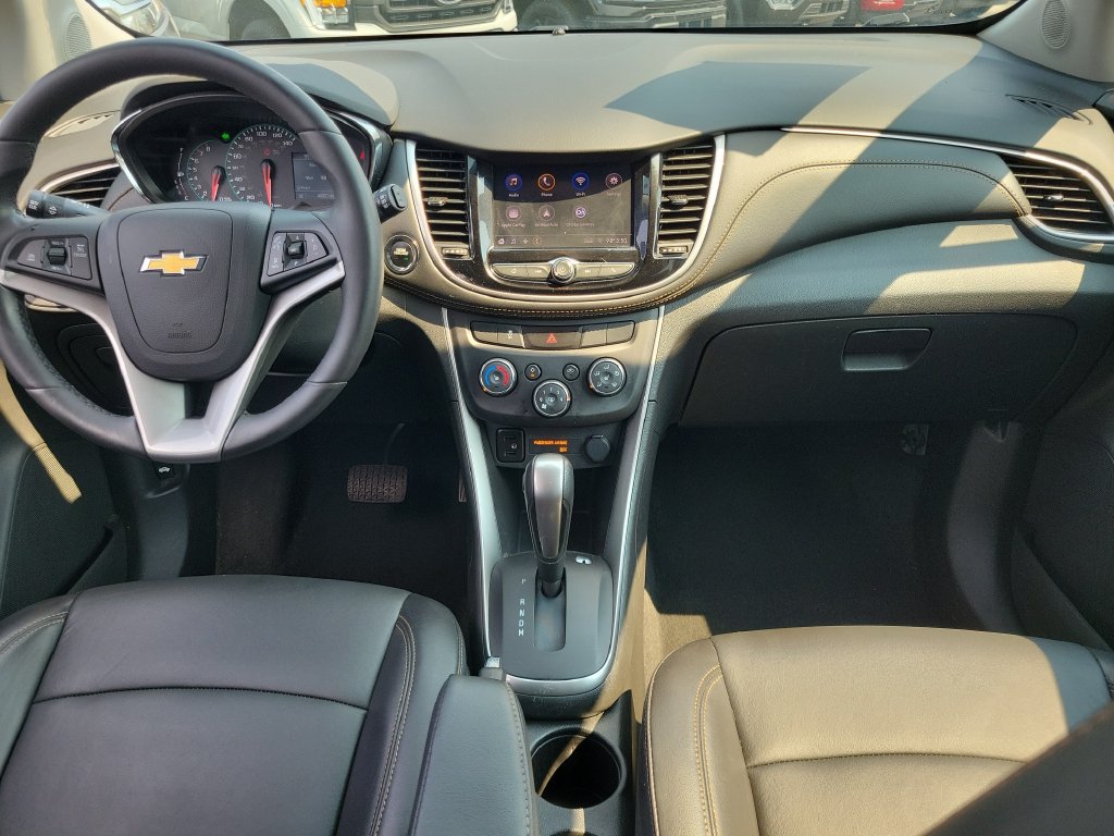 Used 2022 Chevrolet Trax LT w/ Premium Seat Package AWD/4WD image 11