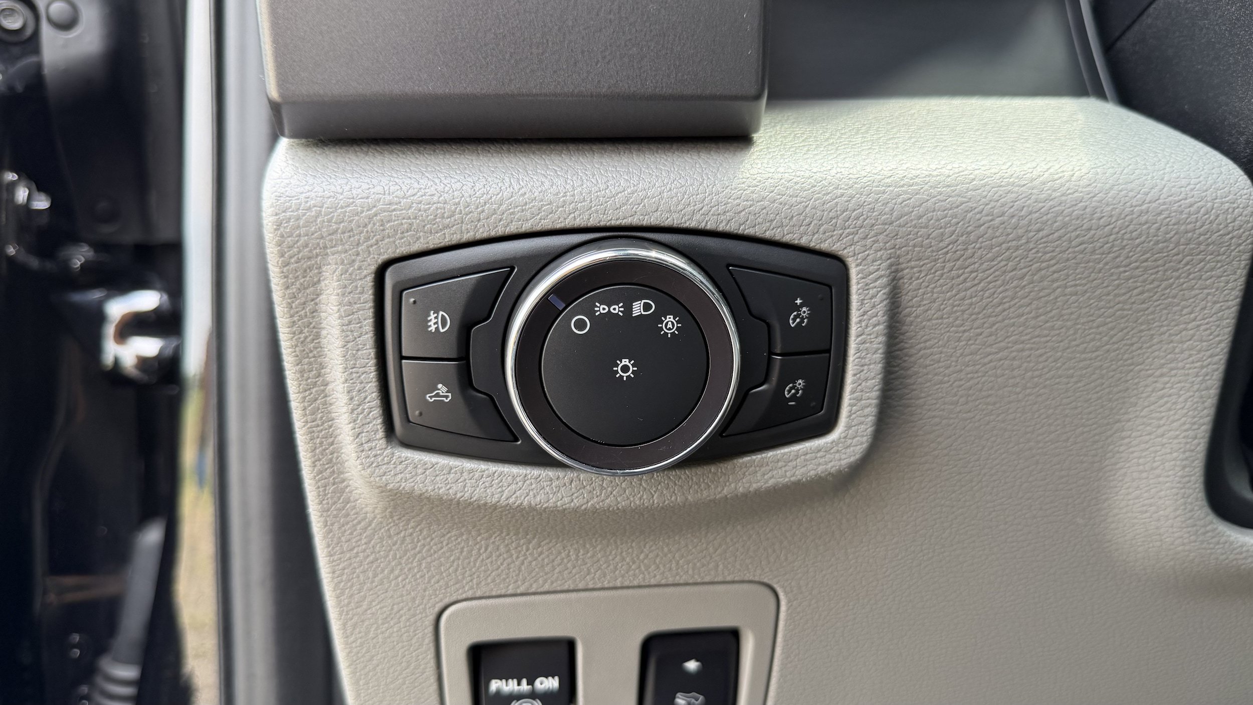 Certified 2019 Ford F150 XLT w/ Equipment Group 302A Luxury AWD/4WD image 24
