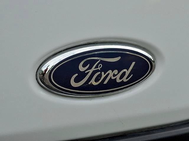 Certified 2019 Ford Transit 250 130 Low Roof RWD image 29