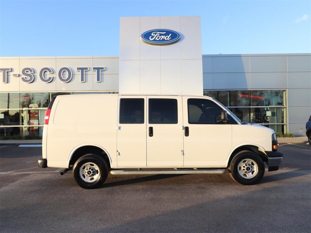 Used 2024 GMC Savana 2500 w/ Driver Convenience Package image 6