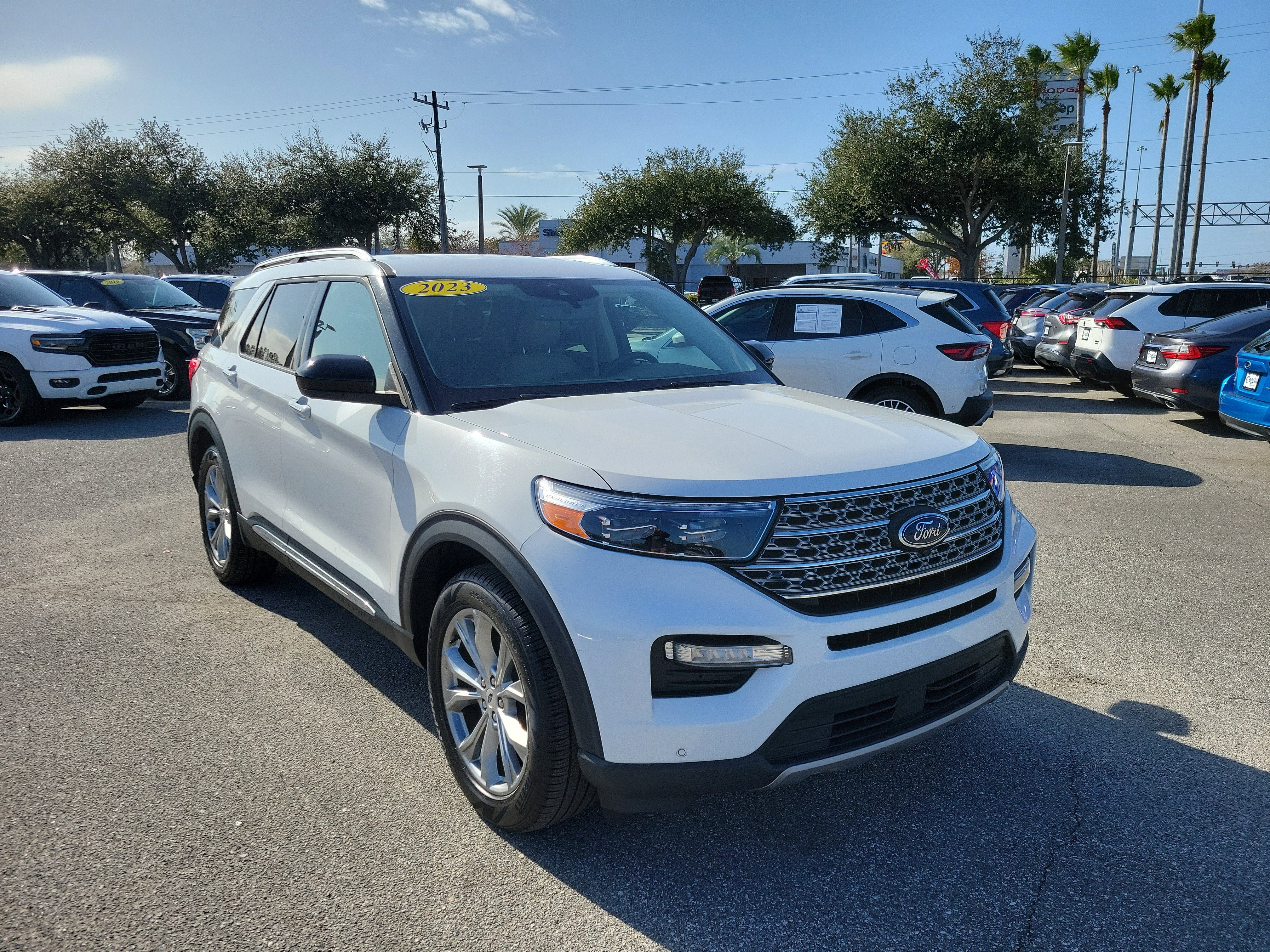 Certified 2023 Ford Explorer Limited image 4